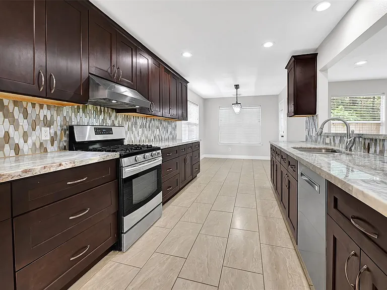 5914 Shadow Creek Ct — Photo 6