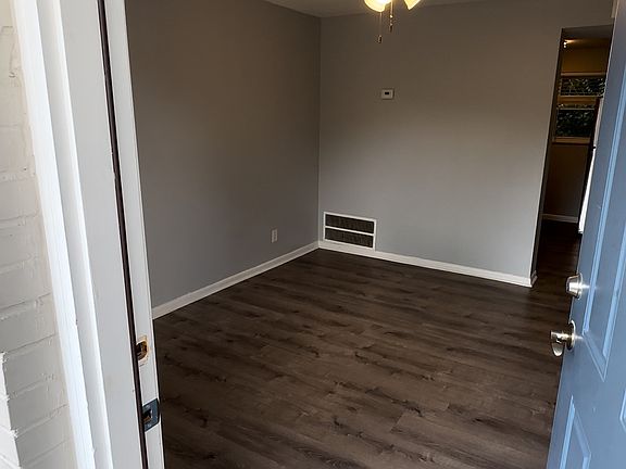 4th image of 922 Western Ave #6