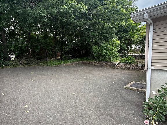 4th image of 38 Mead Street