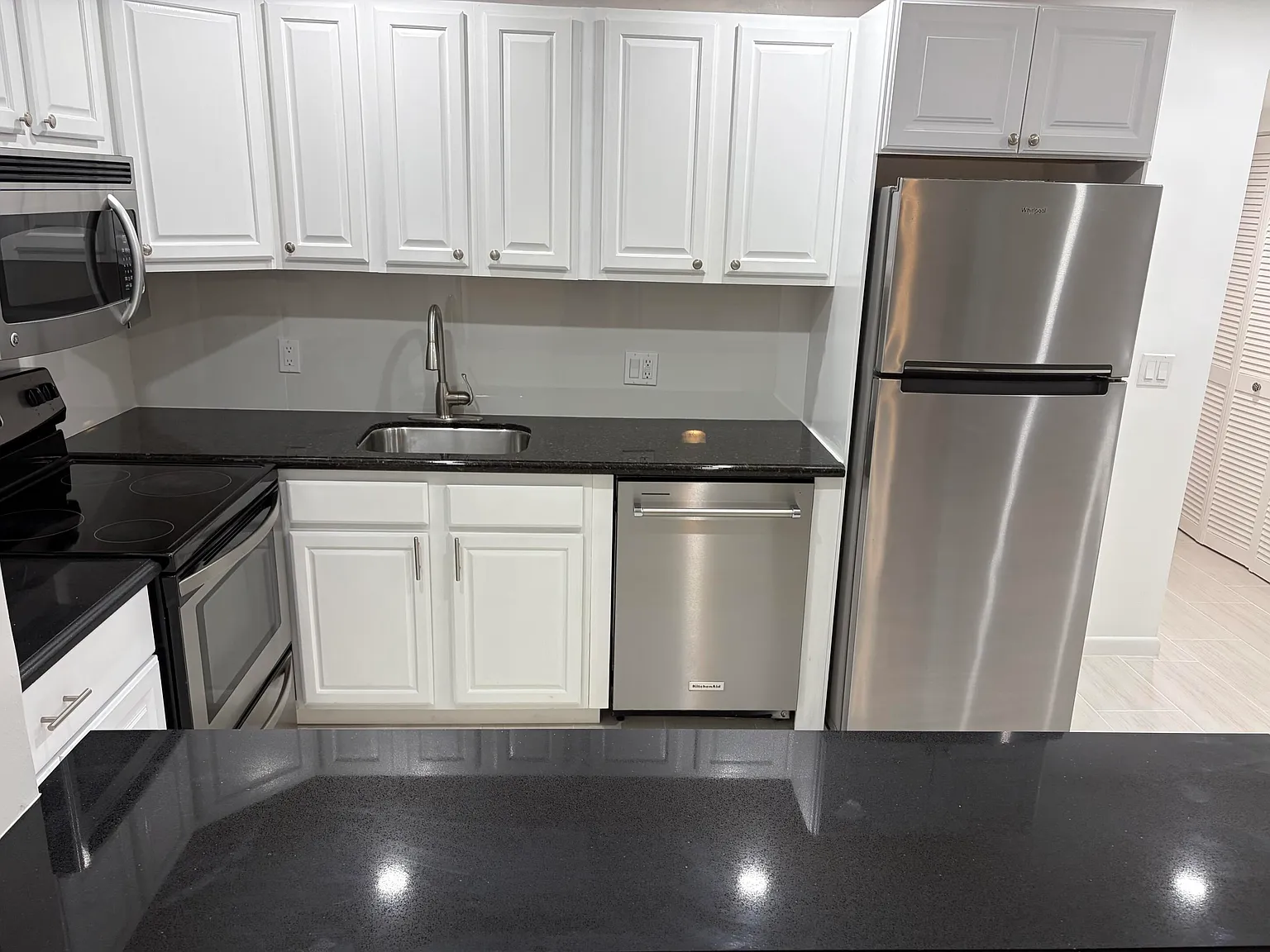 1 bed, 1.5 bath, 700 sqft, $1,650 — Photo 3