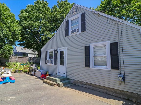5th image of 70 Highland Ave