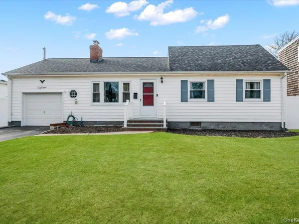 18 Cambridge Drive, Babylon, NY 11702