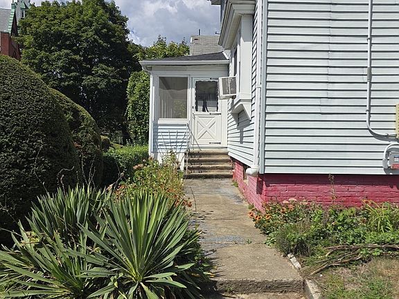 5th image of 38 Pleasant St