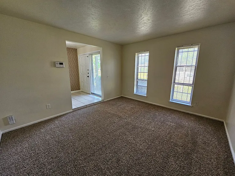 1302 Berkeley Dr — Photo 9