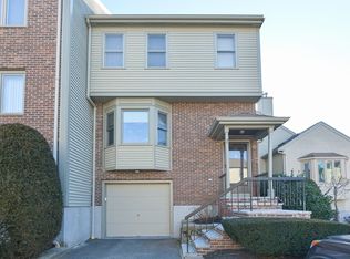 61 Maple St APT J, Canton, MA 02021