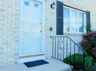 3 Sunflower Cir, North Providence, RI 02911