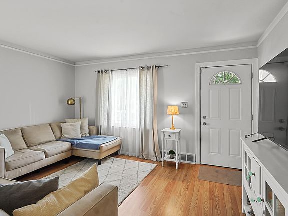 3rd image of 905 Bauman Ave