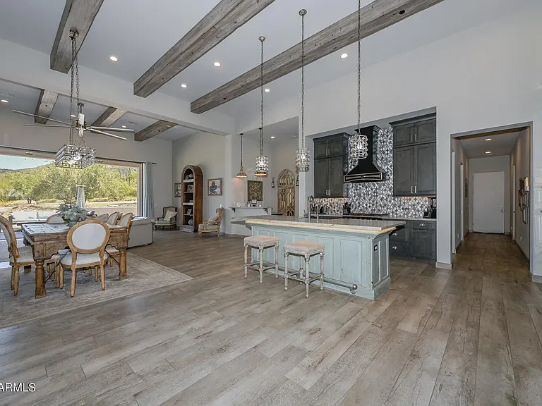 5861 E Cloud Rd — Photo 10