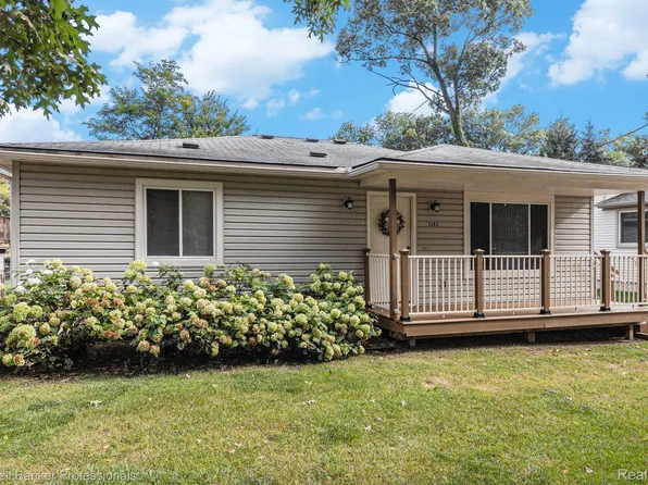1382 Tellico St, Wolverine Lake, MI 48390