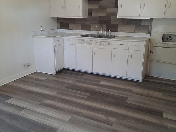 5th image of 419 S Aspen Ave