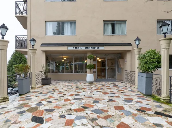 1930 Marine Dr #601, West Vancouver, BC V7V 1J8