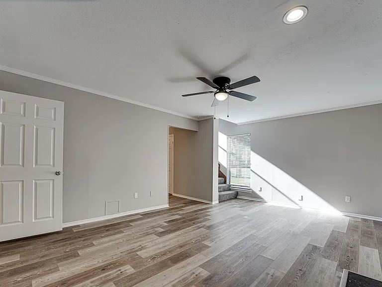 Bonus room or 4th bedroom