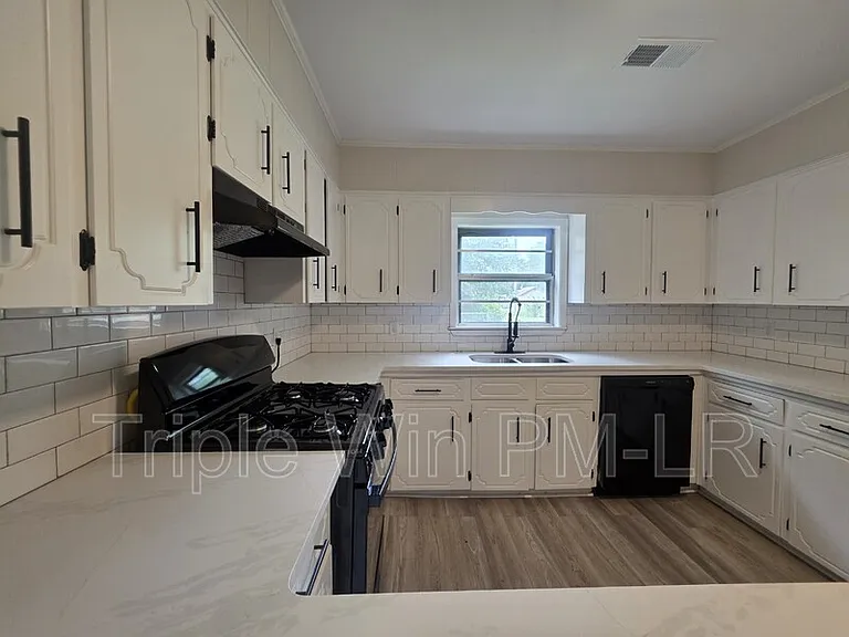 104 E Georgia St — Photo 18