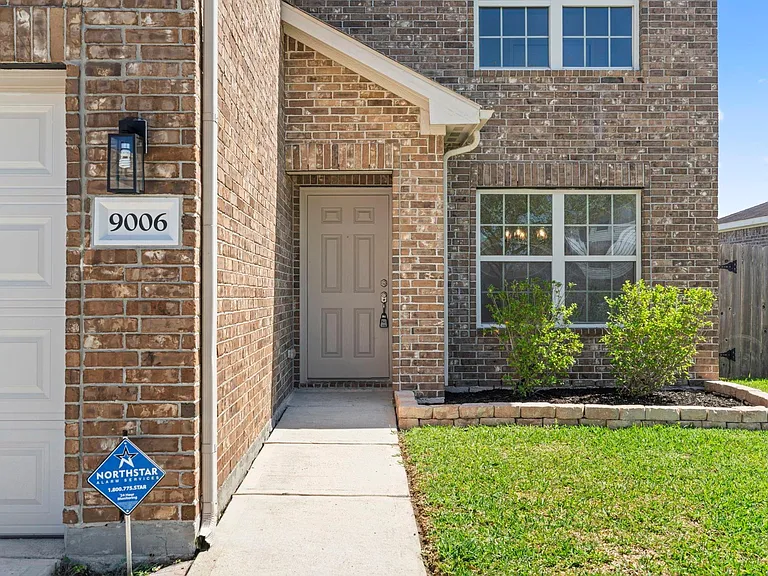 9006 Sasson Blvd — Photo 2