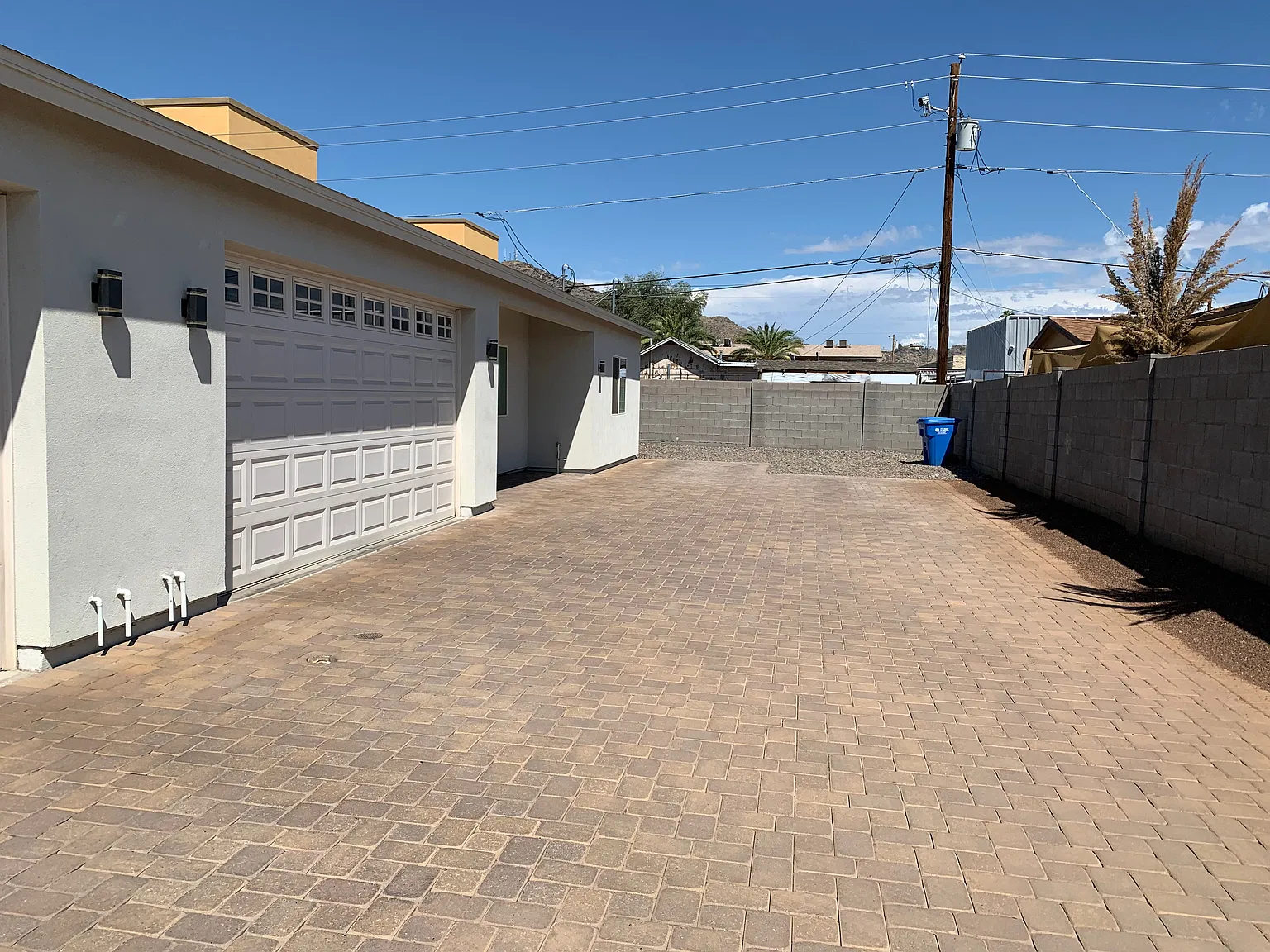 4 bed, 2.5 bath, 1930 sqft, $2,550 — Photo 3