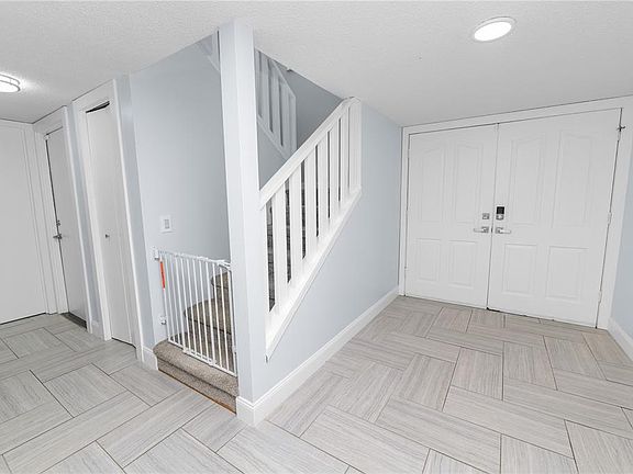 3rd image of 1224 Rainbrook Cir
