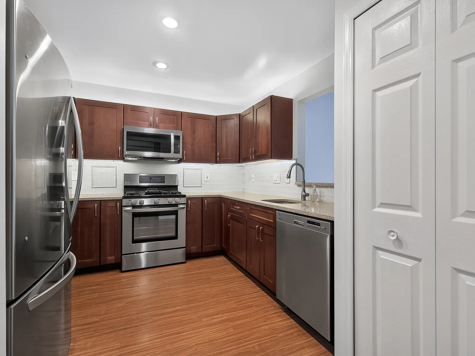 2 bed, 1222 sqft, $2,500 — Photo 3