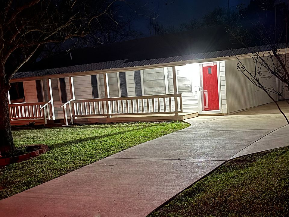 1st image of 806 E Joseph Dr