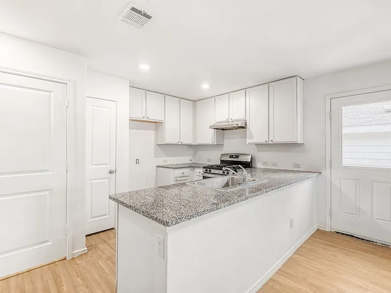 7102 Satellite Dr — Photo 10