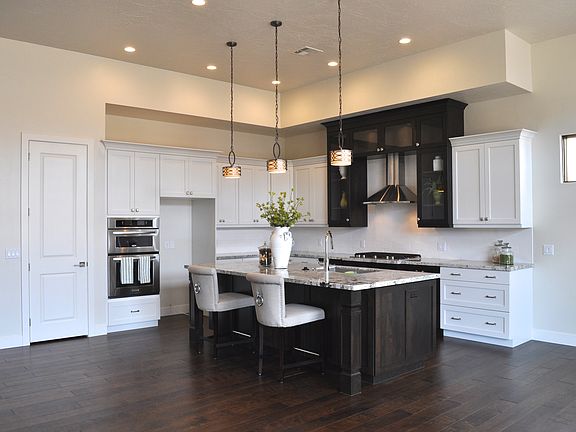 3rd image of 2090 N Tuweap Dr Unit 3