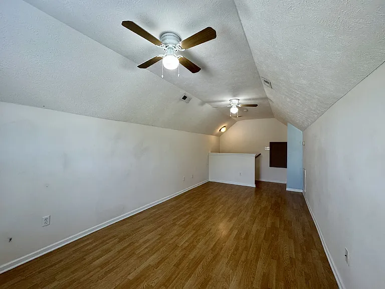 470 Rushmore Ct — Photo 12