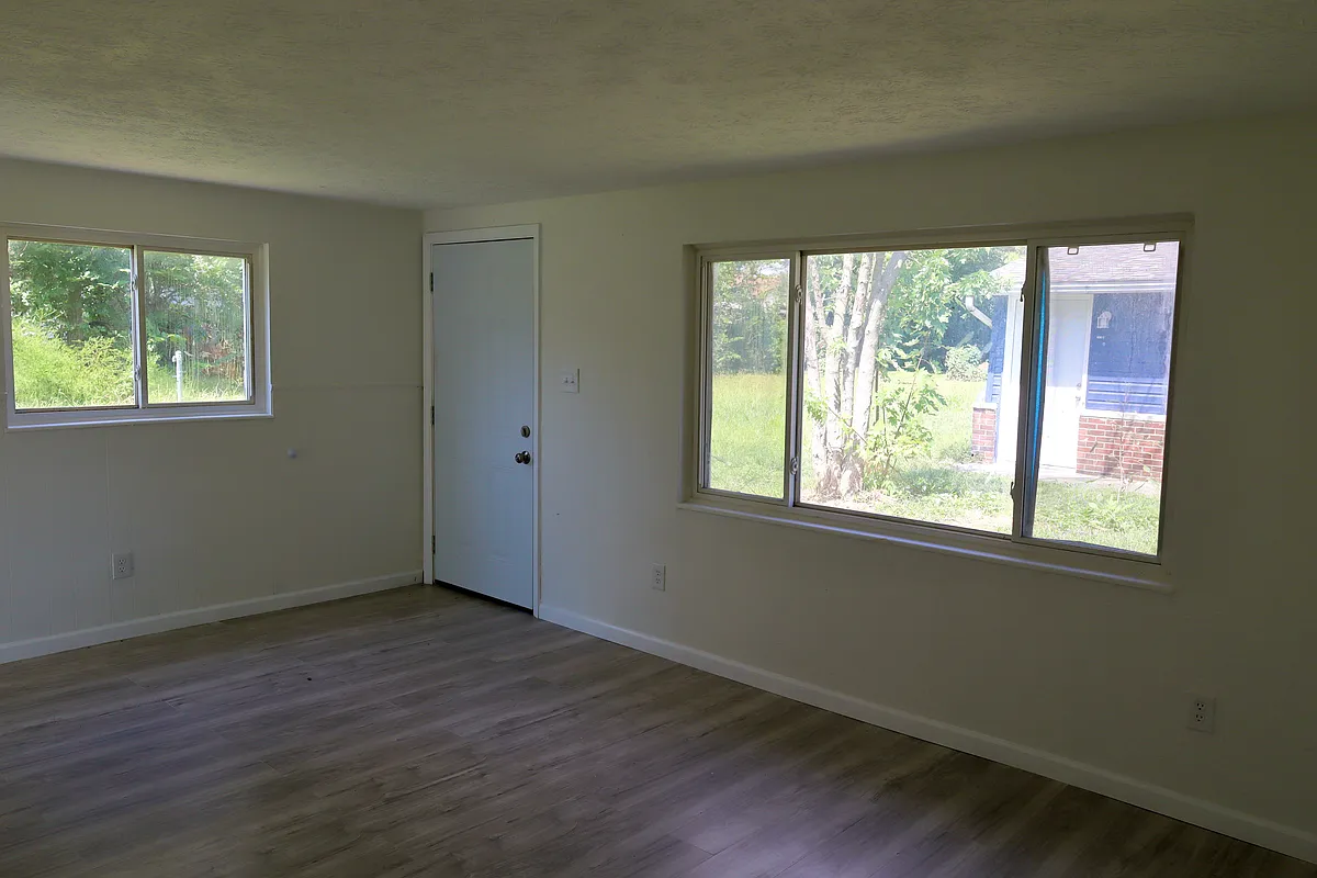 Building Photo - 207 Roxana Ave #B