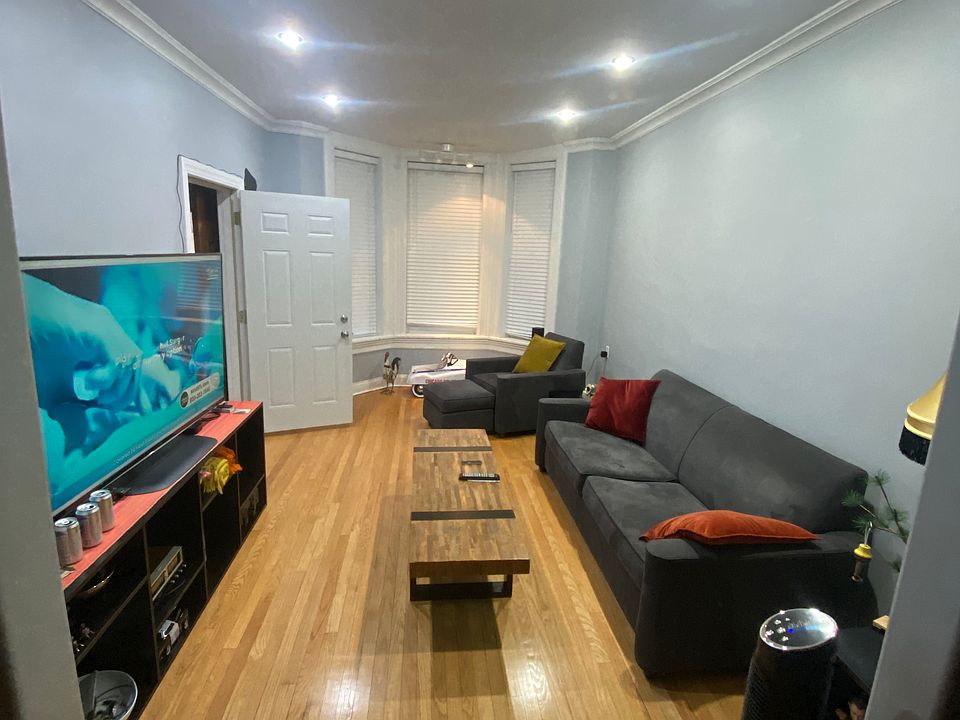 1st image of 3222 S Parnell Ave #1