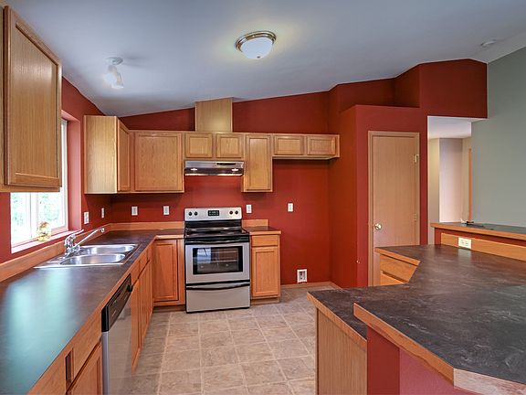 5th image of 37334 Bay St NE