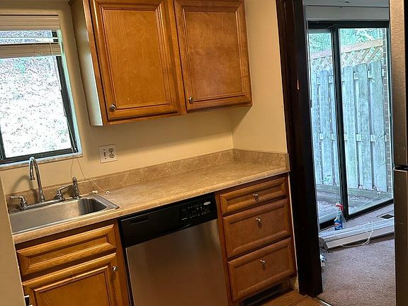 3rd image of 134 Parker St #134