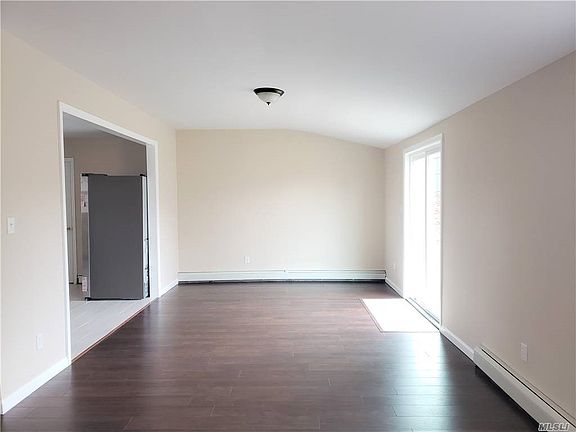 5th image of 34 College Hills Dr
