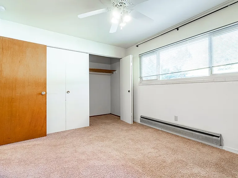 3615 & 3621 Town Home Apartments — Photo 20