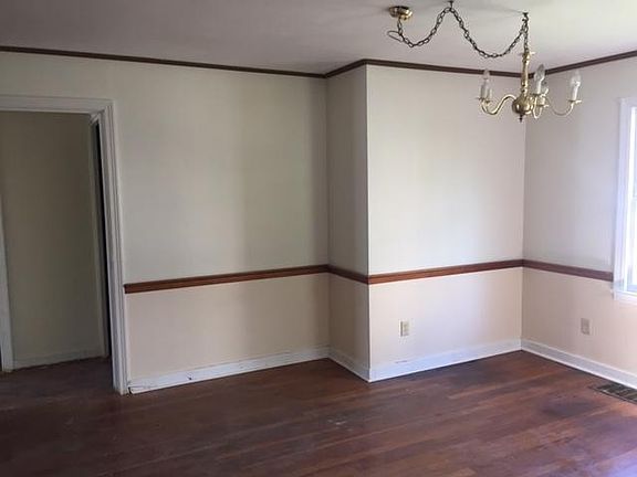 4th image of 300 NW 10th St