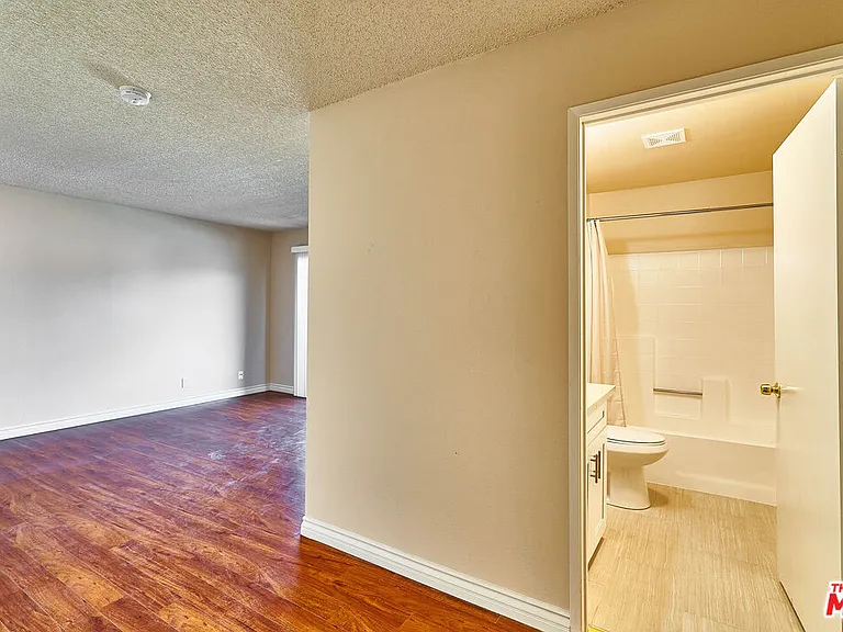 820 S Saint Andrews Pl #203 — Photo 9