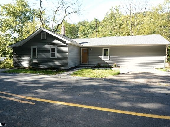 2nd image of 213 York Rd