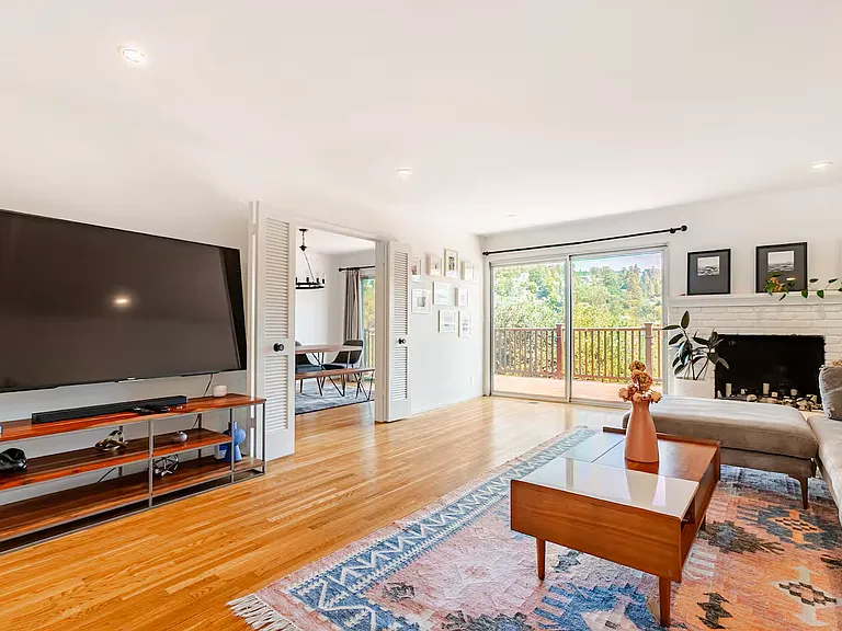 5540 Estates Dr — Photo 3