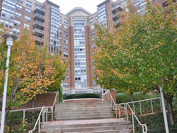2nd image of 11800 Sunset Hills Rd Unit 709