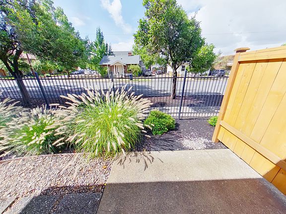 2nd image of 1695 Patterson St #6