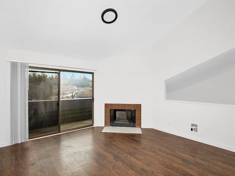 4 Lake Bellevue Dr #201 — Photo 2