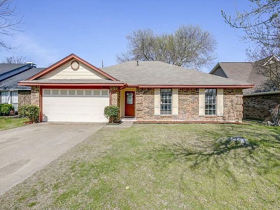 2nd image of 991 Holly Ln