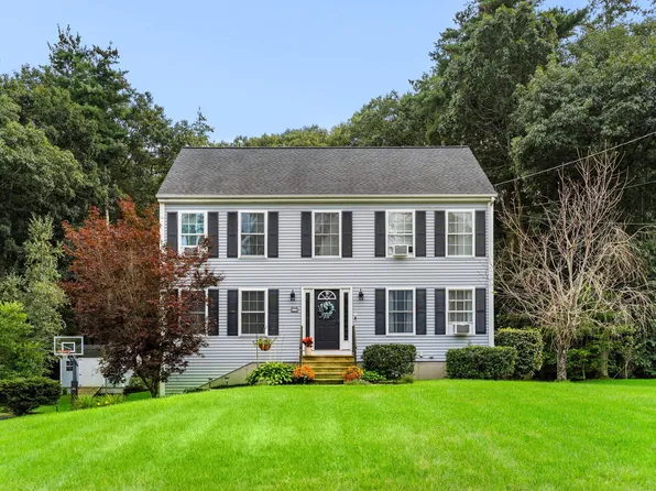 17 Compromise Lane, Sandown, NH 03873