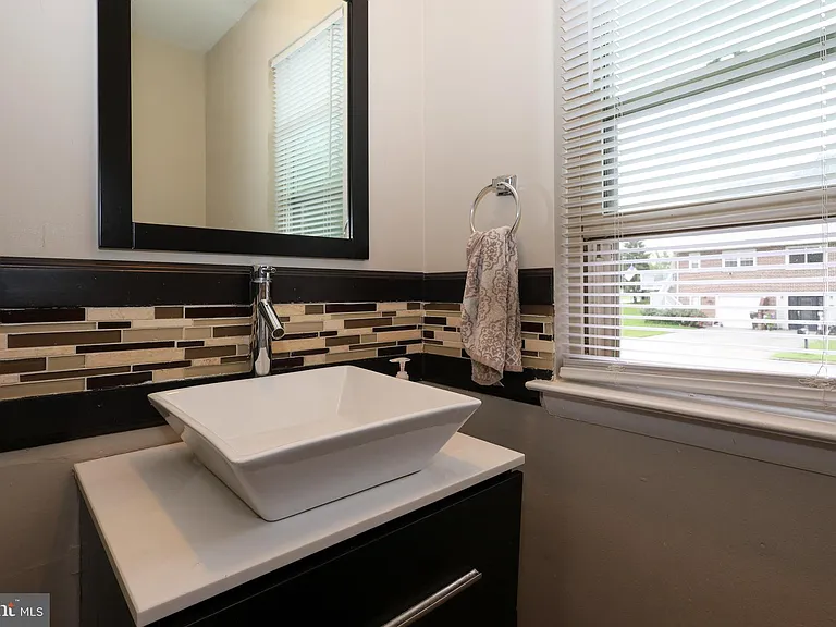 124 Hamlet Dr — Photo 10