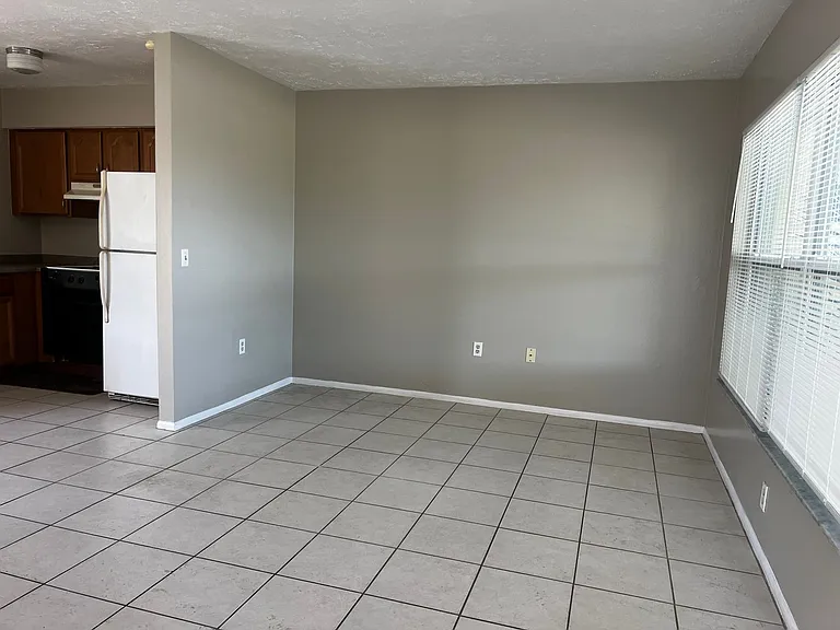 558 Briarwood Rd — Photo 4