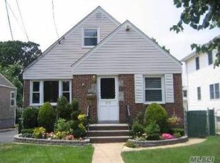 818 Bradley St, West Hempstead, NY 11552