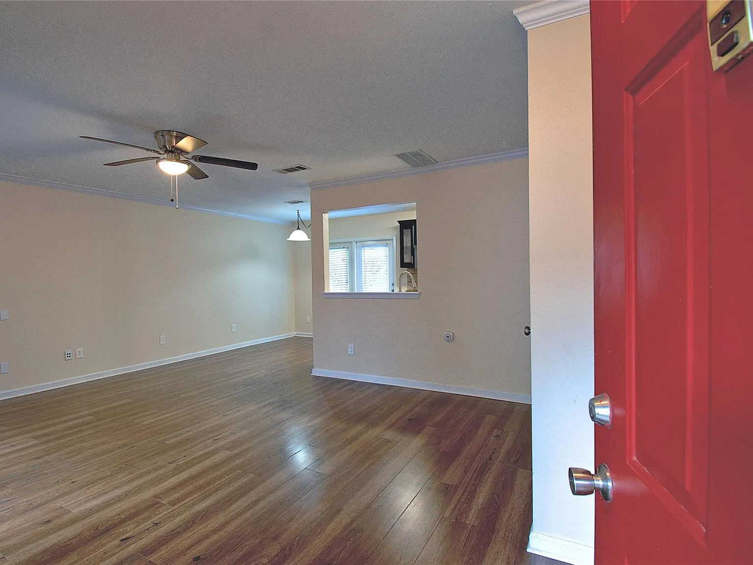 2 bed, 1.5 bath, 1049 sqft, $1,750 — Photo 2
