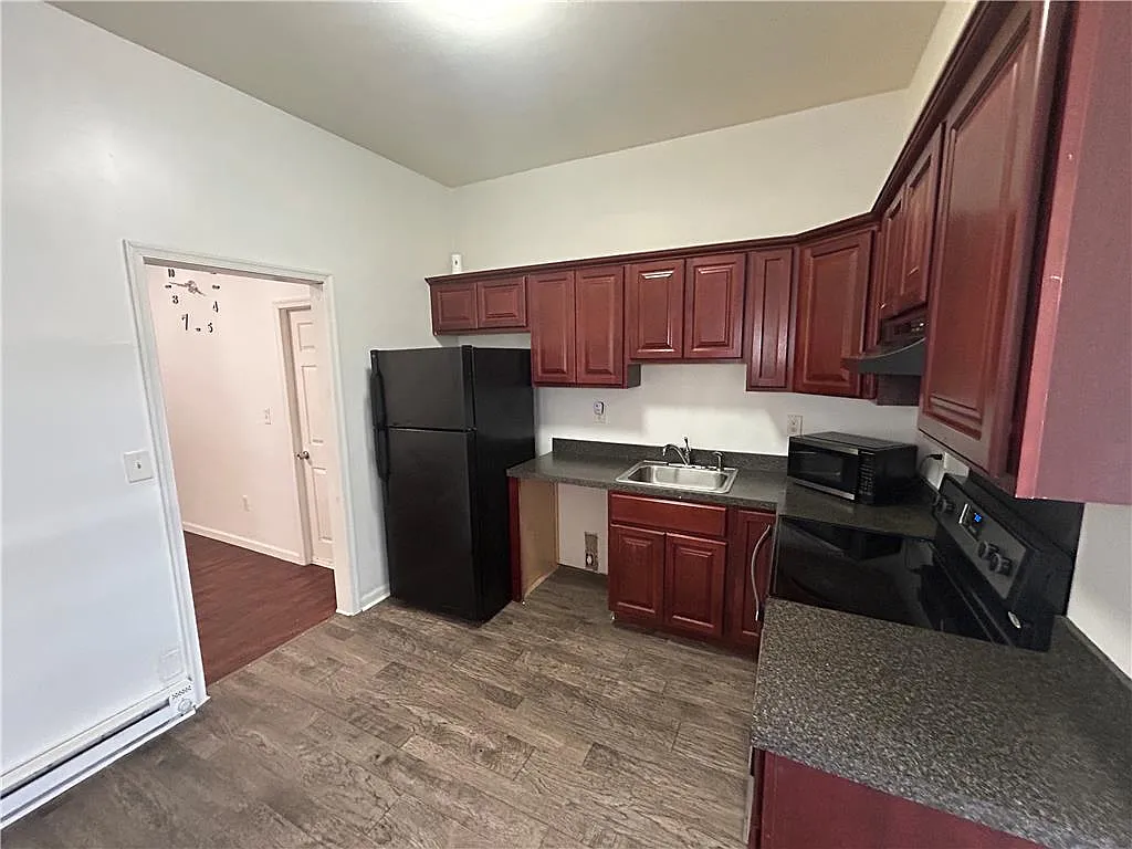 1 bed, 1.0 bath, 800 sqft, $1,295 — Photo 3