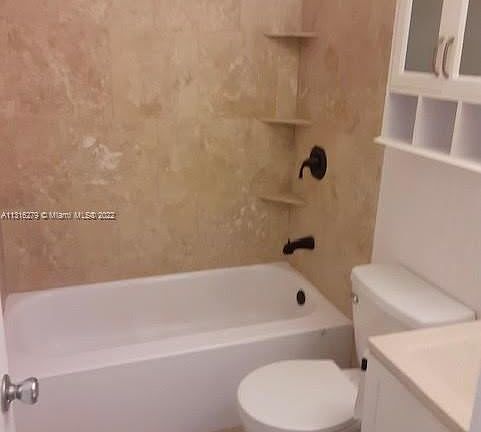 4th image of 2631 SW 13th Ave #2