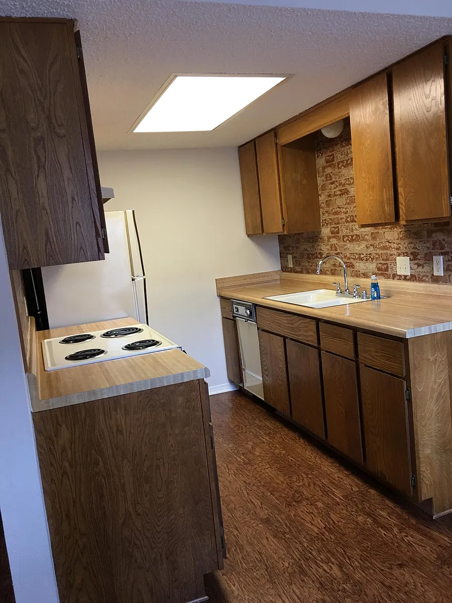 Building Photo - 2100 Louisville St #D
