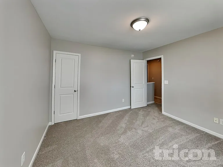 241 Saskatoon Dr — Photo 11
