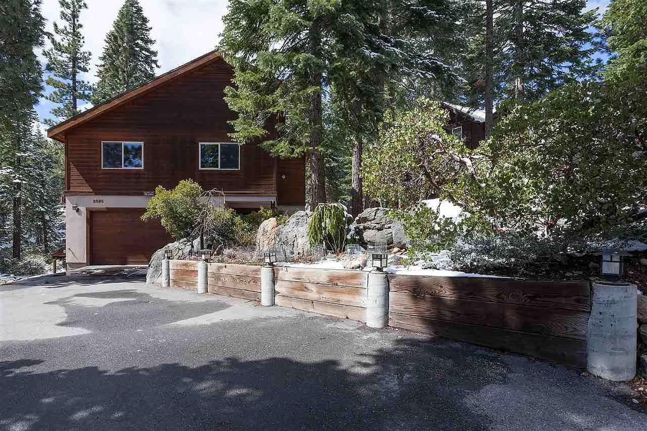 3595 Lynwood Dr photo 1