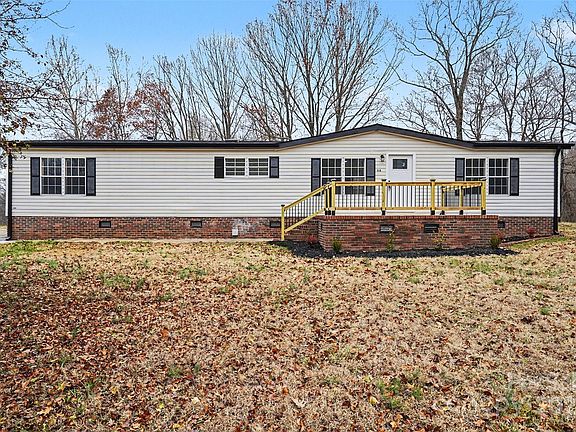 2nd image of 115 Lakeview Ln
